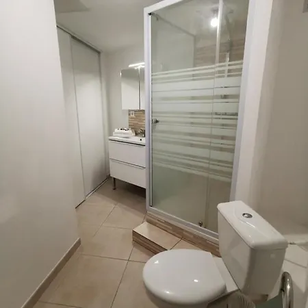 Апартаменты Magnificent T2 Bis With Private Parking In The Center Of Hyeres Йер