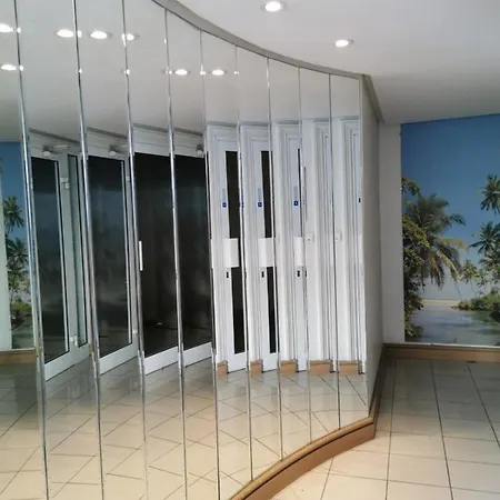 Magnificent T2 Bis With Private Parking In The Center Of Hyeres Апартаменты